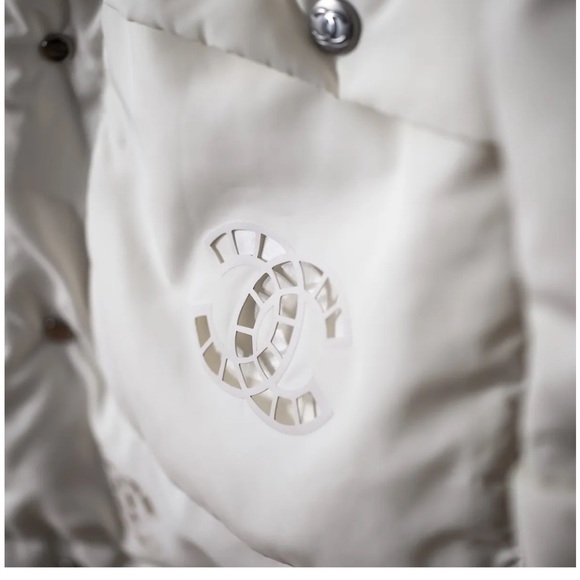 CHANEL 2021 Coat Jacket CC Logo White Padded Down Puffer Hooded size 36 - Picture 11 of 13